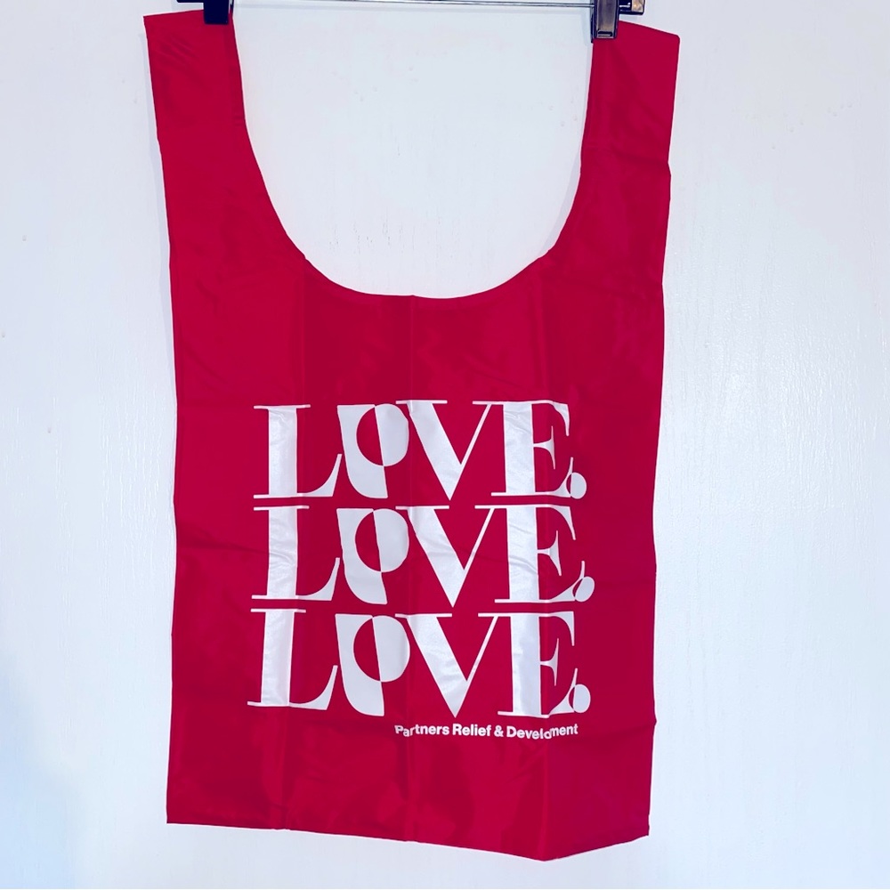 BAGGU Custom Love Standard Size Reusable Tote Bag